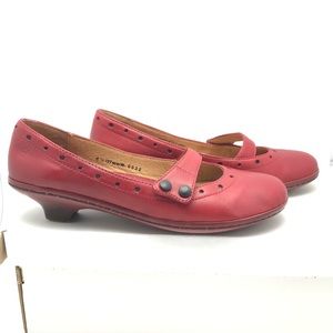 Born Red Mary Janes with black buttons and low heels, sz 6.5